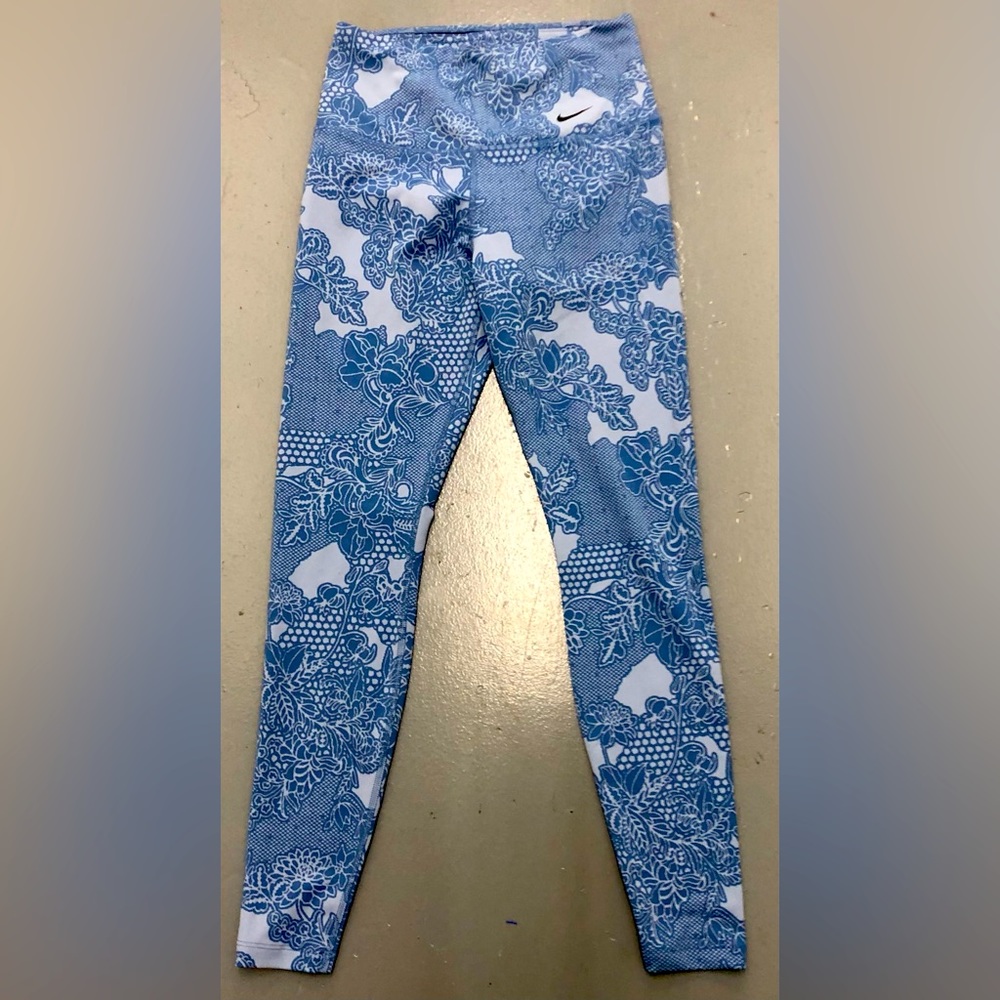 Nike Women’s Dri Fit Leggings Cool Design Size Small